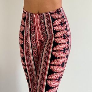 Tight casual flare pants !🖤🤍💗